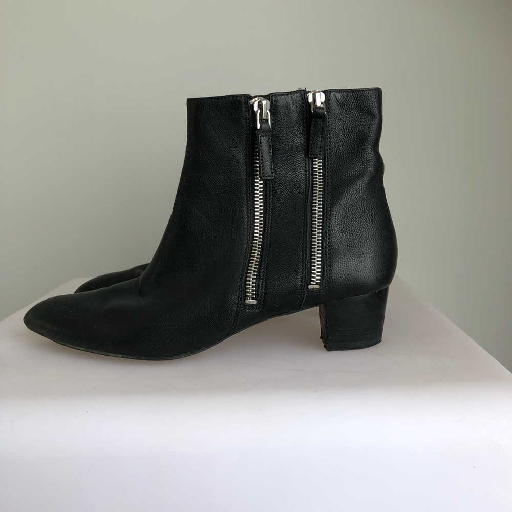 Nine West ankle boots - Black with zipper detail